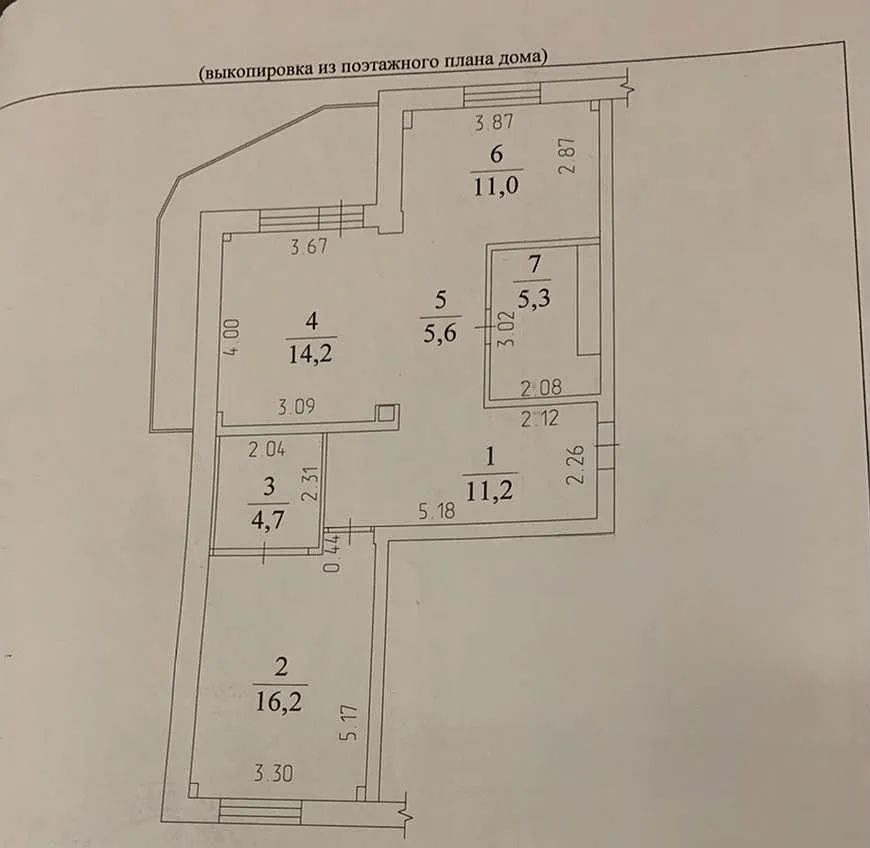 Просторная 2-х комнатная квартира площадью 68,2 м2. Расположена в кирпичном доме. В квартире выполнен дизайнерский ремонт.В кухне площадью 11 квадратных метров зона кафеля оснащена системой «теплый пол».
В спальне имеется большая гардеробная комната.Большая застекленная лоджия может служить отдельны