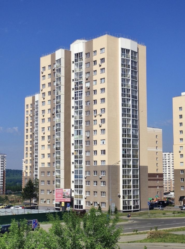 Предлагаем к покупке евродвушку с хорошим ремонтом, из окон открывается шикарный вид на панораму города. В квартире остаются кухня с техникой, кровать с матрасом, диван, кондиционер, шкаф и встроенная гардеробная система в коридоре. Дом монолитный, 2017 года. 