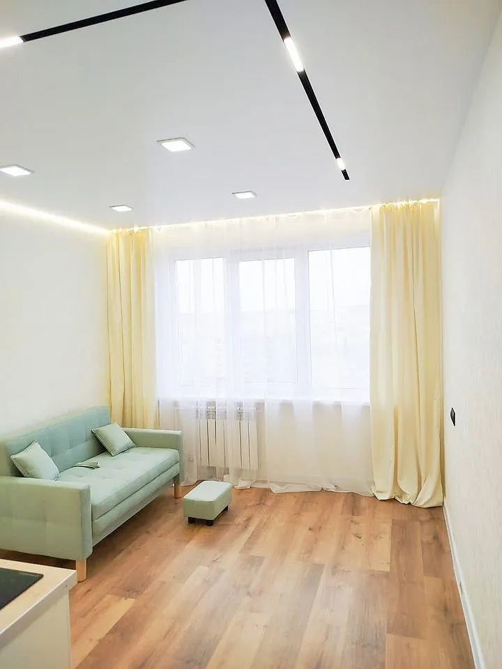 Продается квартира после капитального ремонта. На полу ламинат на бетонной стяжке, водоснабжение-медь,заменена электрика, новые биметаллические батареи. В квартире все новое никто не жил. Все остается новым жильцам. Отличный,комфортный вариант как для собственного проживания, так и для сдачи квартир