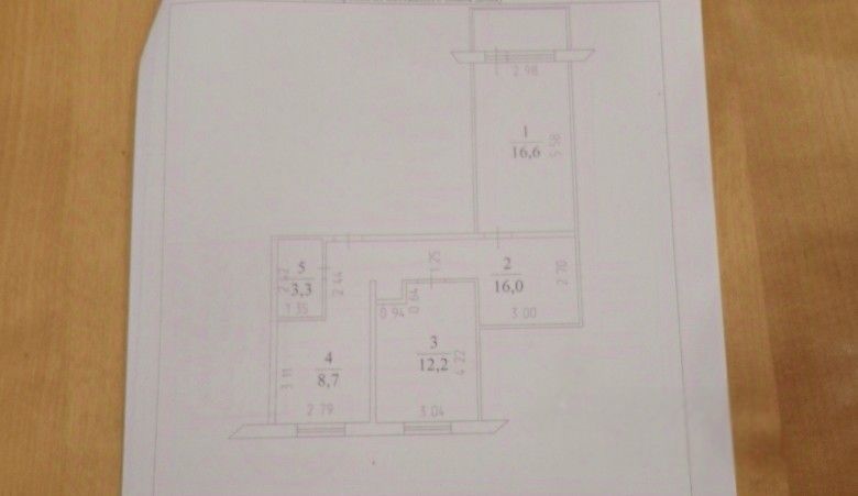 2-х комнатная квартира в панельном доме 1975г. В квартире просторная кухня оборудована всей необходимой мебелью и техникой. С/у совмещенный. Просторная Лоджия.