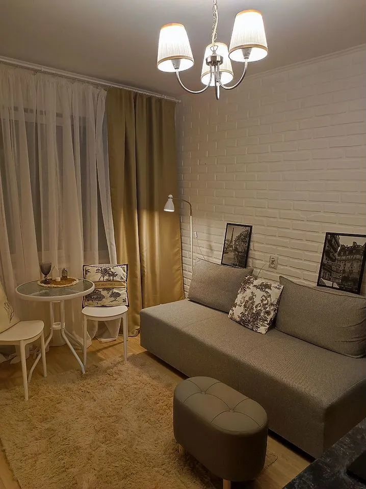 Предлагаем к покупке уютную квартиру после капитального ремонта. Новые окна,двери. На полу ламинат.С/у совмещен и выложен кафелем. Остается  вся мебель и техника новому владельцу.