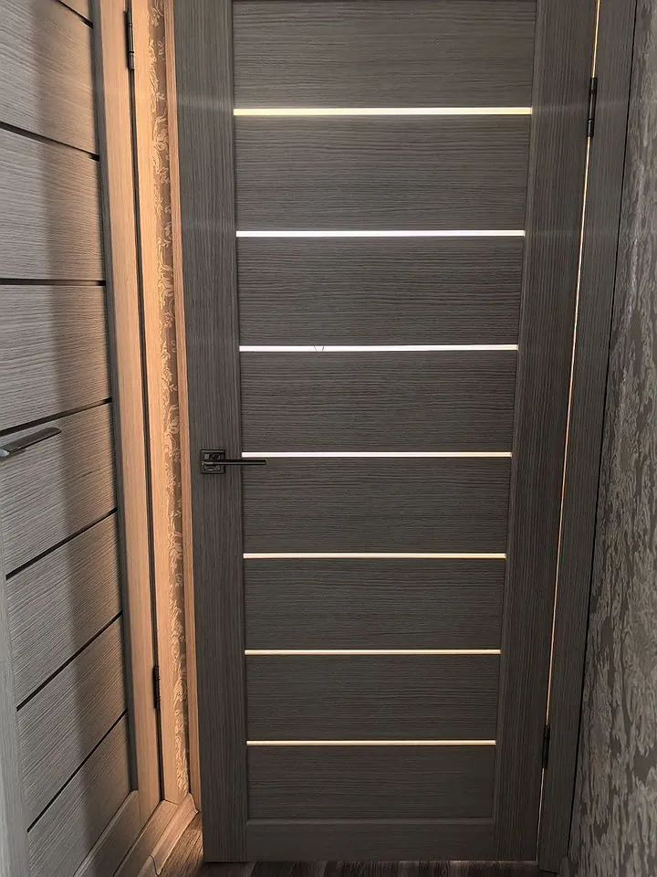 Квартира в панельном доме 2012г. лоджия застеклена и облагорожена. Косметический ремонт, на полу линолеум,обои. с/у раздельный, Пол прихожей выложен плиткой. 