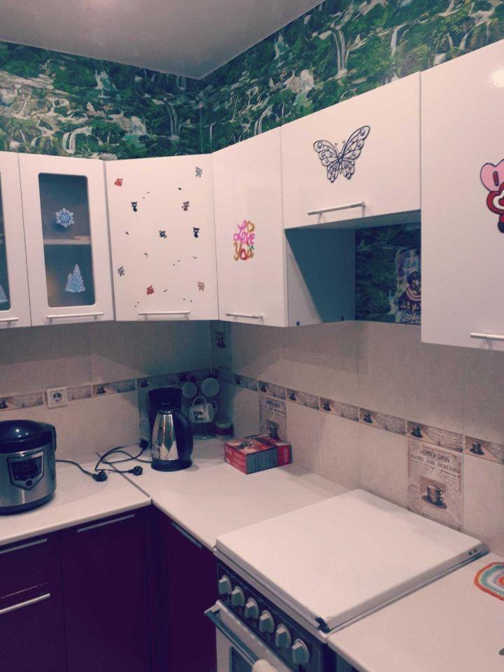 Квартира-студия в хорошем состоянии.Установлен стеклопакет,натяжной потолок. С/у совмещен. Квартира с мебелью и техникой вблизи центра города.