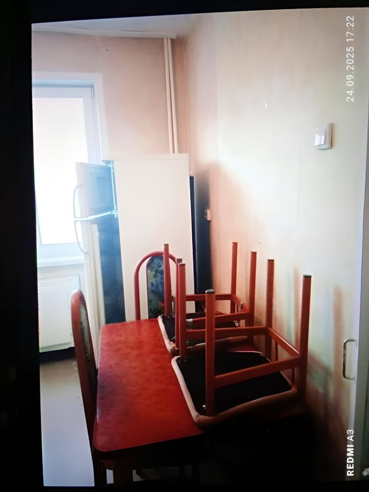 Предлагаем к покупке 2-х комнатную квартиру с изолированными комнатами. Квартира светлая, теплая с косметическим ремонтом. С/у раздельный.Вокруг дома развитая инфраструктура:школа,детский сад,магазины,остановки.