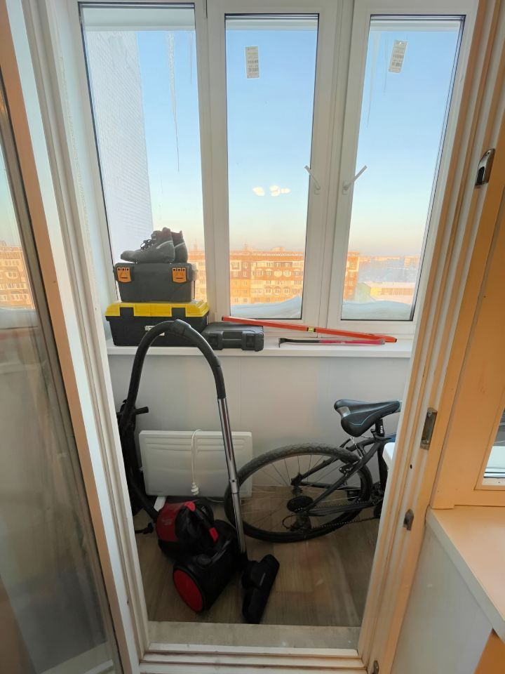 2-х комнатная квартира с качественным современным ремонтом,комнаты изолированные. С/у совмещен выложен кафелем в светлых тонах. Качественные и новые межкомнатные двери. Вокруг отличная инфраструктура и прогулочные зоны.