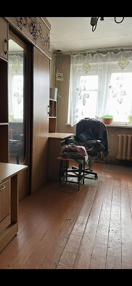 Квартира с отличным расположением в Центральном районе города. С/у совмещен и выложен кафелем. Балкон.В остальном состояние обычное.