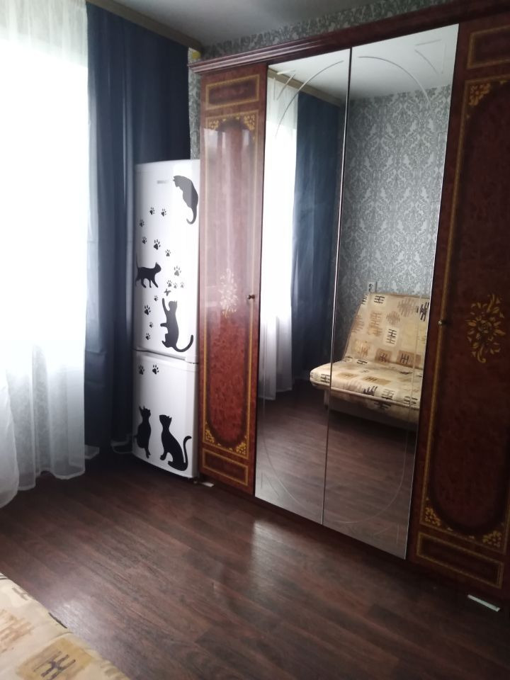 Предлагаем к покупке отличный вариант квартиры, как для жилья так и для вложения. Квартира с мебелью и косметическим ремонтом: стеклопакет, на полу линолеум, на стенах обои,с/у совмещен