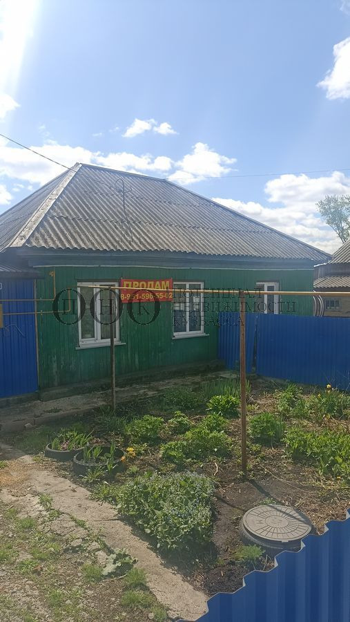 Срочная продажа! Торг. Предлагаем дом в активно развитом и экологически чистом с.Берёзово. До города по скоростной трассе 10-15 минут. Автобусов ходит очень много до города. Дом из бревна и обшит вагонкой, 3-х комнатный с газовым отоплением всё документально и официально оформлено. Окна стеклопакеты